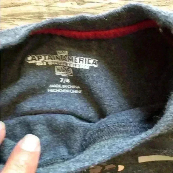 Lot of 2 boy t-shirts: minecraft and captain america - Picture 4 of 5